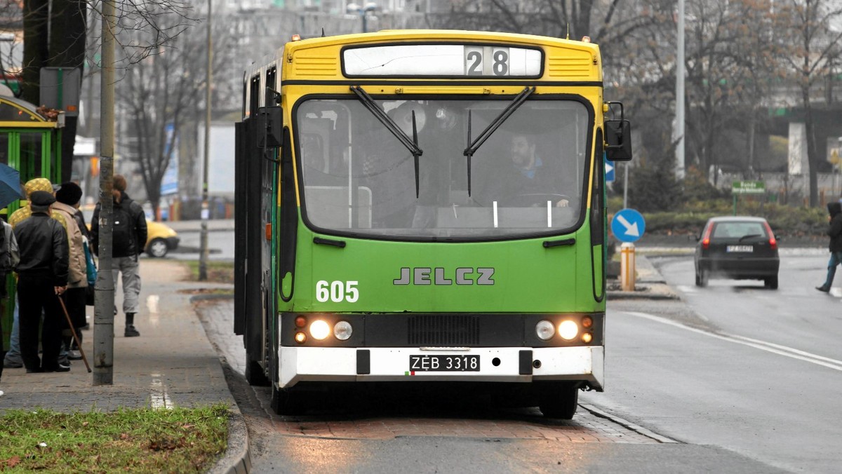 Parkowanie w centrum miasta będzie nas kosztowało więcej. Zapłacić też trzeba będzie za postój przy dworcu PKP i na Wazów przy szpitalu i poliklinice. Wczoraj zielonogórska Rada Miasta zdecydowała o zmianach w funkcjonowaniu Strefy Płatnego Parkowania i powołaniu Podstrefy Płatnego Parkowania.