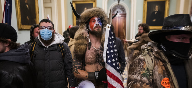 15 symbolicznych zdjęć, które pokazują, co się stało na Kapitolu