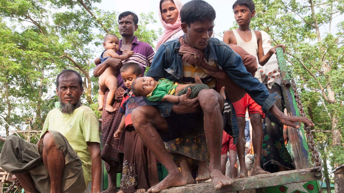 Sekretarz generalny ONZ Antonio Guterres zaapelował do władz Birmy, by doprowadziły do wygaszenia konfliktu w stanie Rakhine, i ostrzegł, że przemoc, do której tam dochodzi, może przerodzić się w zagrożenia dla całego regionu.