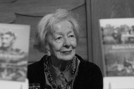 szymborska siedzi