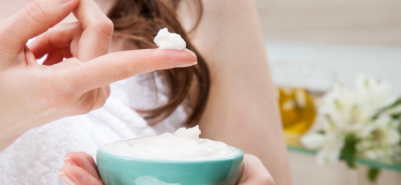 Domowe, naturalne maski do zniszczonych włosów. Podpowiadamy, jak je zrobić