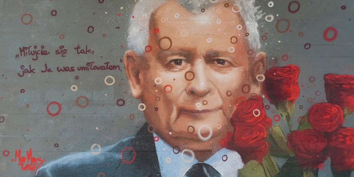 Nowy Sącz. Mural z Jarosławem Kaczyńskim zniszczony. Mgr Mors zabrał głos