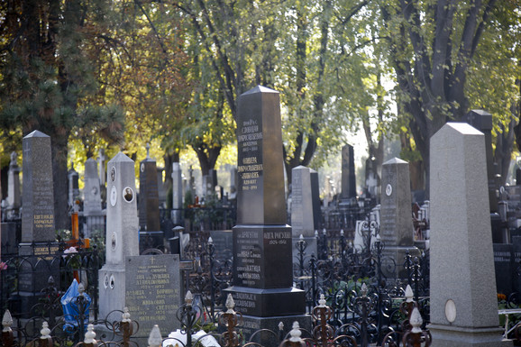 Na Pobusani ponedeljak poseban režim ulaska automobila u beogradska groblja, evo koja su tačno pravila