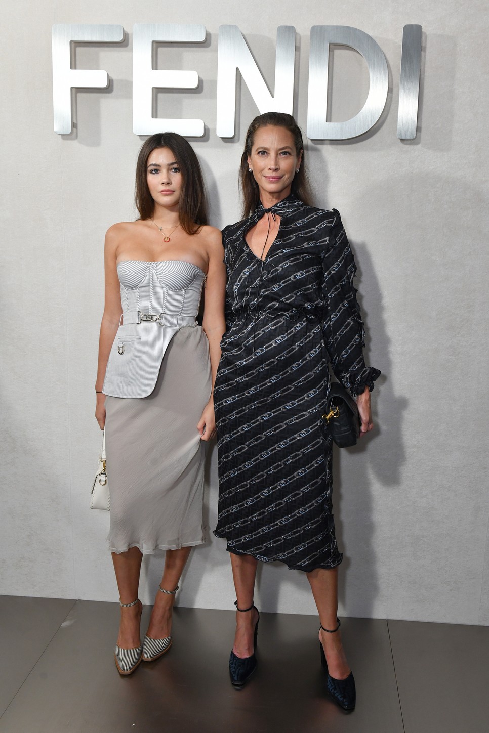 Christy Turlington és Grace Burns