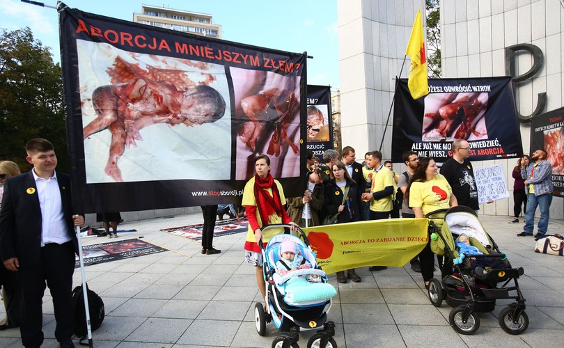 Demonstracje przed Sejmem