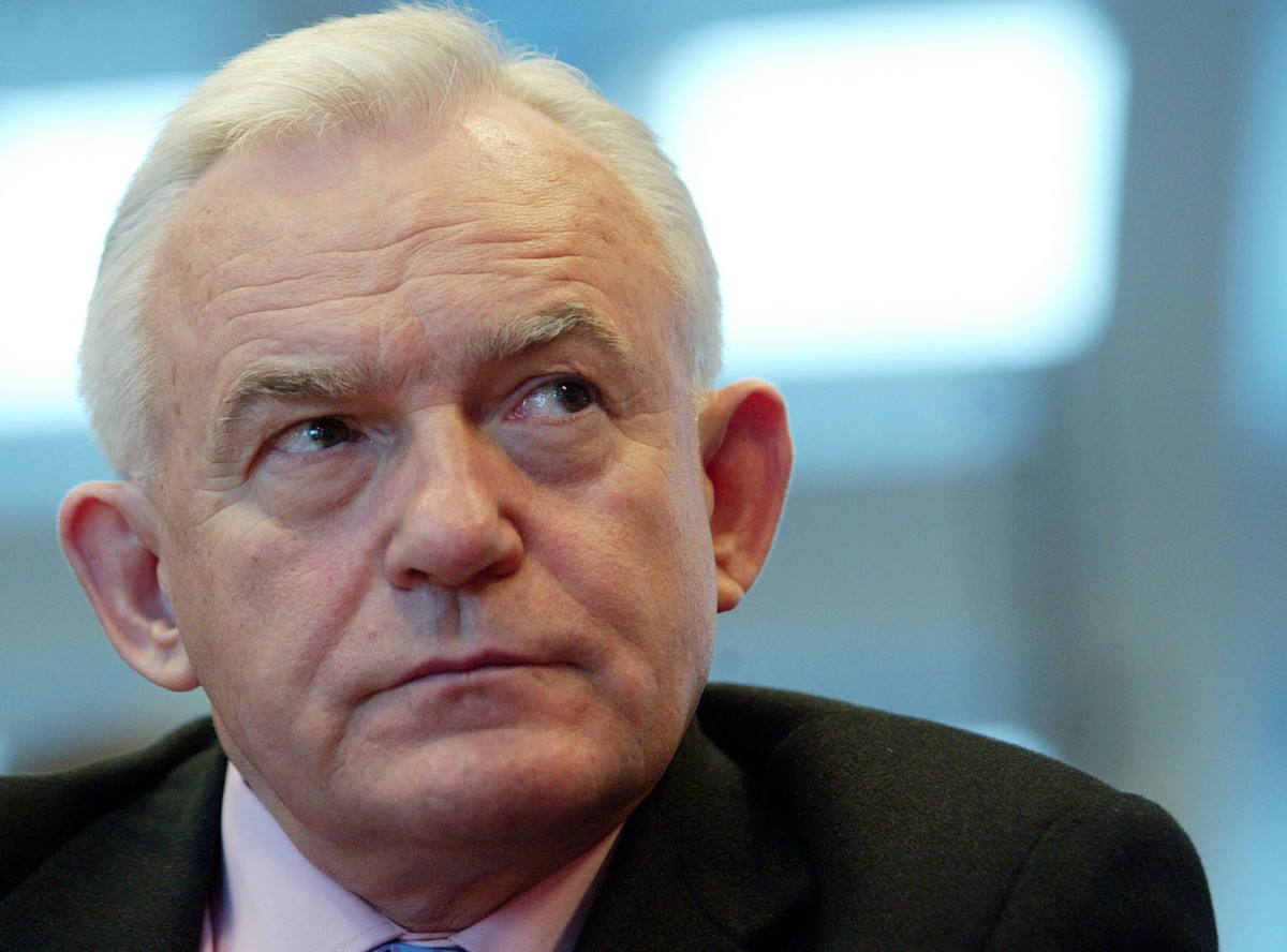 Miller o Smoleńsku: Tu chodzi o posępną legendę