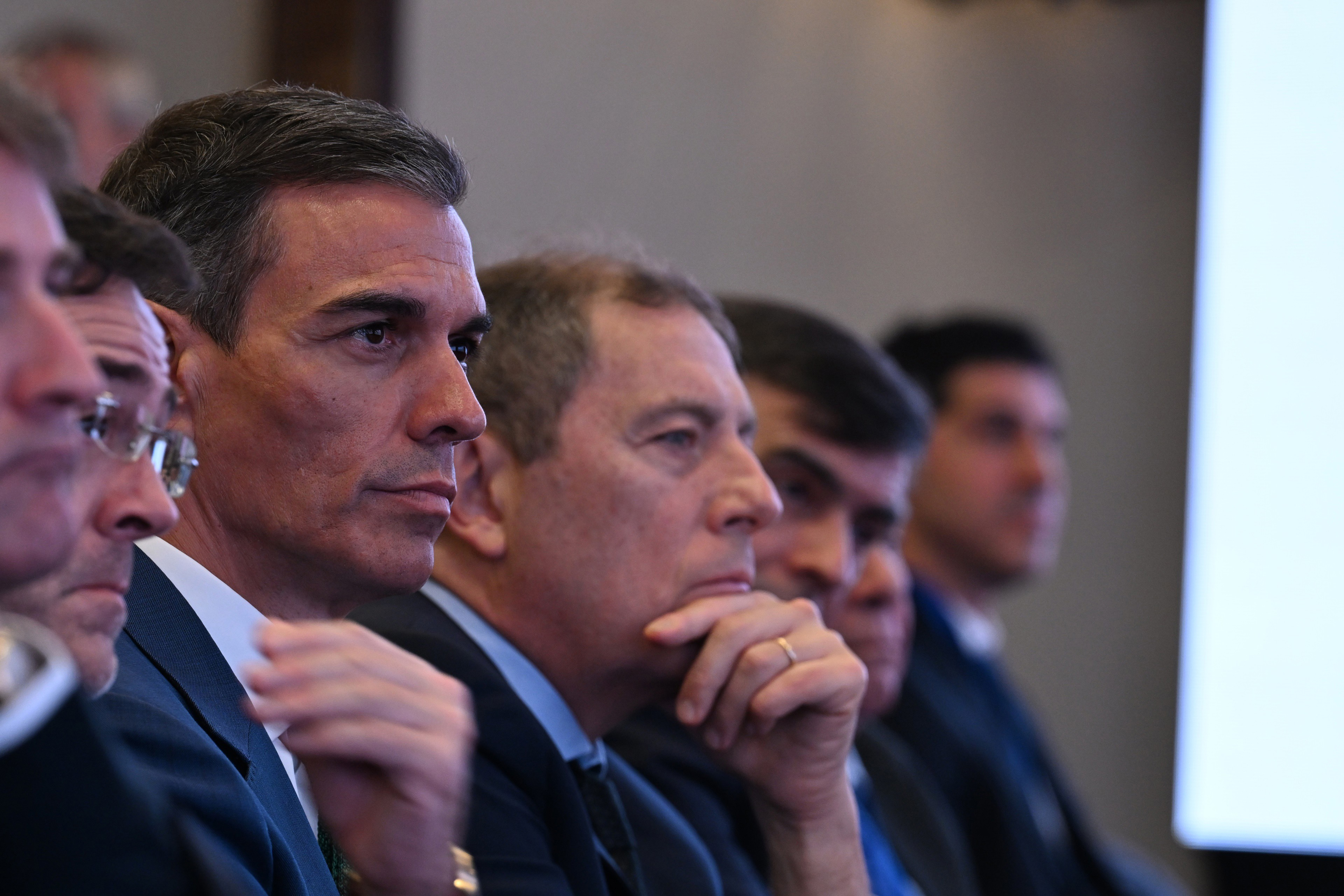 Sánchez se persona como perjudicado por lona de Hazte Oír