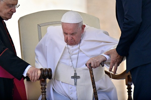 Papież Franciszek, 8 czerwca 2022 r., Plac św. Piotra w Watykanie. (Fot. Alberto PIZZOLI / AFP)