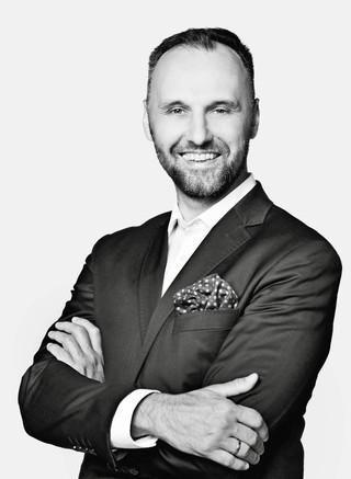 Rafał Rogala w latach 2007–2019  szef Urzędu ds. Cudzoziemców,  senior manager  w zespole imigracyjnym EY Polska