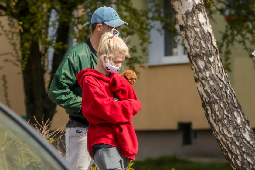 Margaret nie zapomina o przyjaciołach. Składa życzenia przez okno