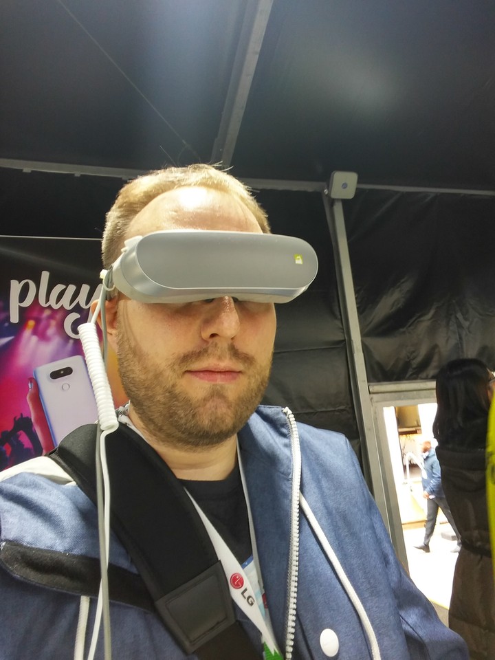 Gogle VR od LG - lekkie, przenośne, podłączane kabelkiem do G5