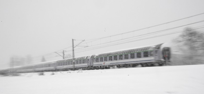 Ewakuacja pasażerów z pociągu do Zakopanego