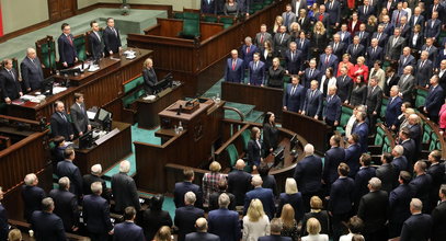 Na sali sejmowej zaczęli śpiewać hymn. Aż trudno uwierzyć, co zrobił Kaczyński