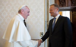Donald Tusk do papieża Franciszka: Polska jest i pozostanie w Europie