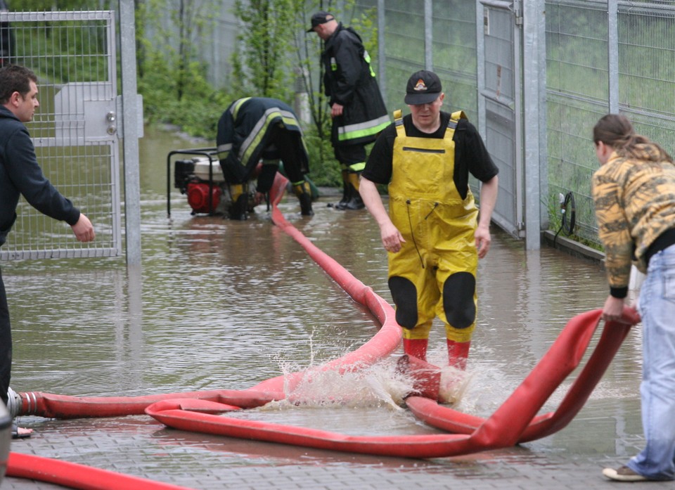 KRAKÓW POWÓDŹ ZALANE ULICE