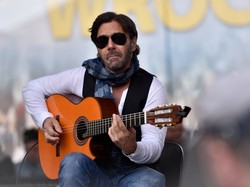 Al Di Meola znów oddaje hołd The Beatles. Posłuchaj jak gra "Strawberry Fields Forever"