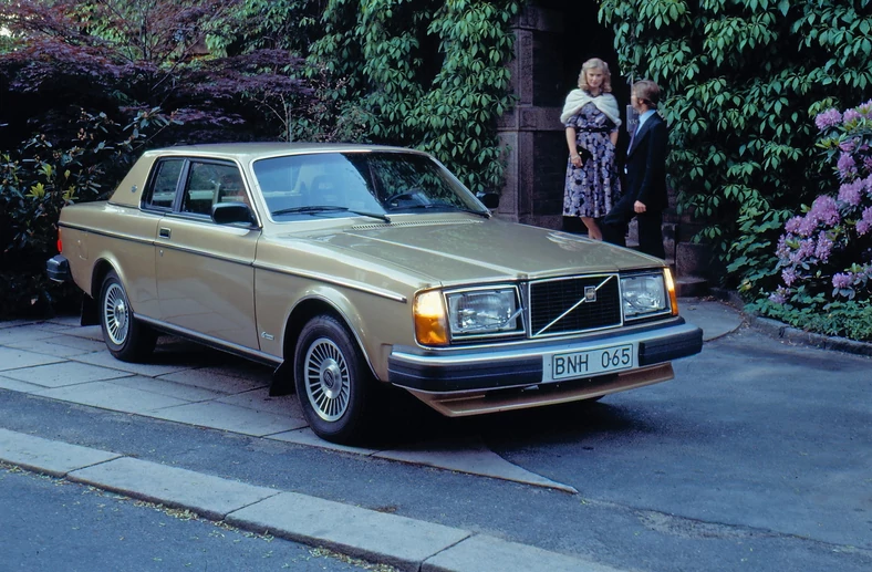 Volvo 262C (1977-1981)