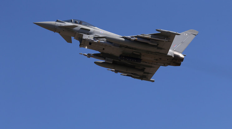 Typhoon vadászgépek fogtk el a Ryanair járatot /Fotó: AFP