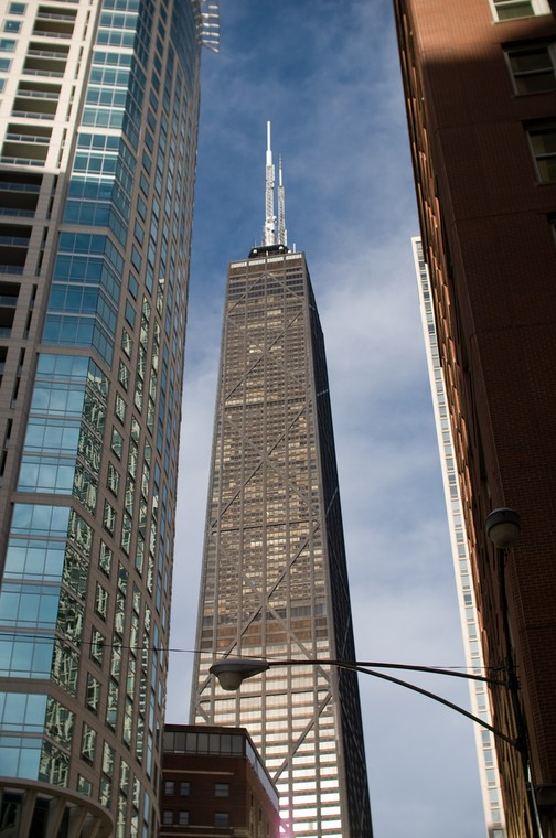 John Hancock Center w Chicago - budynek o wysokości 344 m (1969 r.) Fot. flickr.com, autor: Sebastian Bergmann, licencja: Attribution-ShareAlike 2.0 Generic