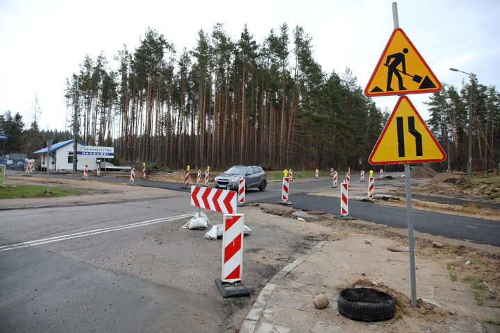 Utrudnienia na DK 51 w Dywitach. Czytelnik: ''Czy ruch wahadłowy musi być wprowadzony aż na 4 miesiące?'' [ZDJĘCIA]