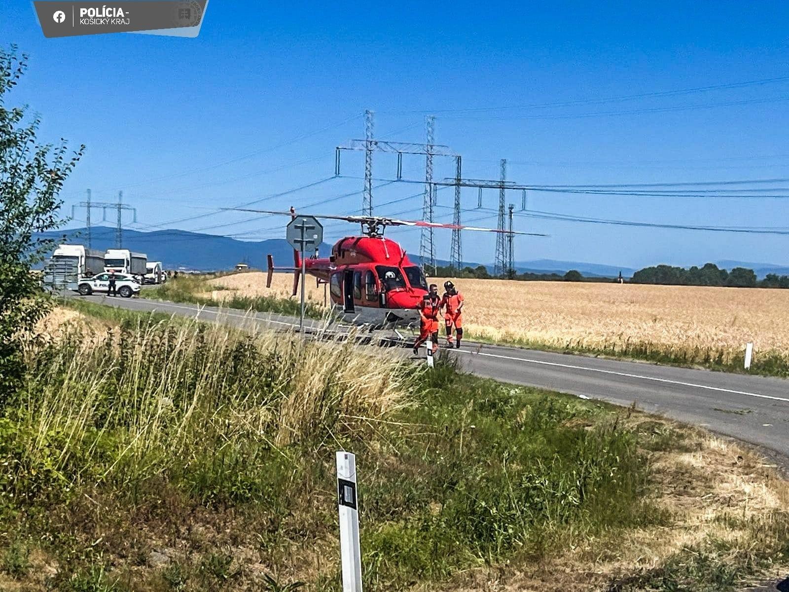Pri vážnej nehode v obci Pavlovce nad Uhom sa ťažko zranili deti.