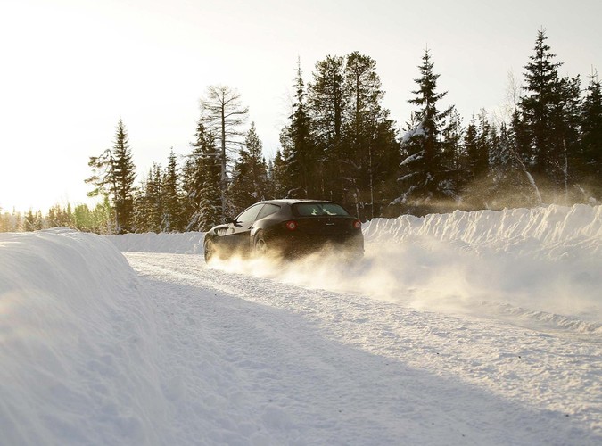 Oto ferrari FF - ferrari four - jeszcze nigdy w historii cyfra 4 nie wywołała takich emocji