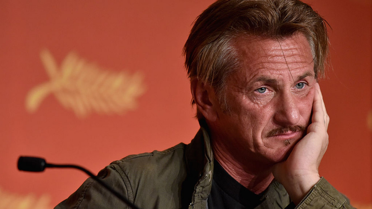 Sean Penn za pośrednictwem swojego prawnika ostrzegł przedstawicieli Netfliksa przed konsekwencjami, jakie może spowodować wyprodukowany przez platformę dokument "Dzień, w którym spotkałam El Chapo". Hollywoodzki aktor obawia się, że produkcja, opowiadająca historię spotkania meksykańskiej aktorki Kate del Castillo z baronem narkotykowym El Chapo Guzmánem, naraża go na niebezpieczeństwo ze strony kartelu przez sugerowanie, że pomógł w schwytaniu przestępcy.