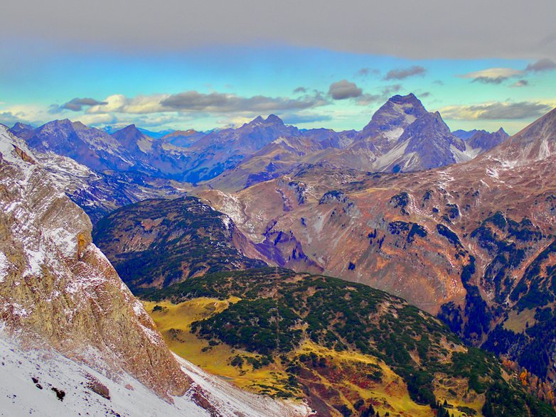 Alpy Algawskie jesienią, najwyższy widoczny wierzchołek to Großer Widderstein (2533 m n.p.m)