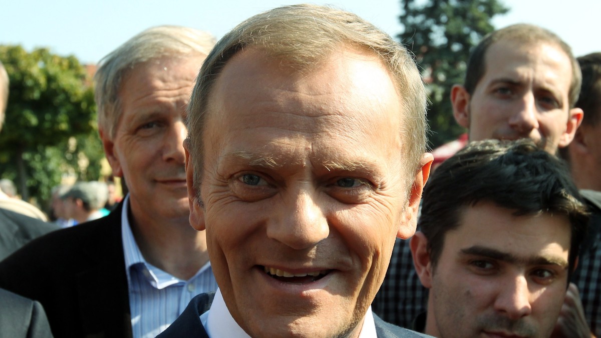 Premier Donald Tusk ocenił, że choć przepisy dotyczące umów o pracę powinny być elastyczne, to jednak nie mogą być "śmieciowe" i powinny zapewniać "elementarne gwarancje pracownicze".