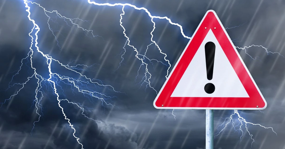 Niższe temperatury i burze w całym kraju. Prognoza pogody na niedzielę, 13 lipca