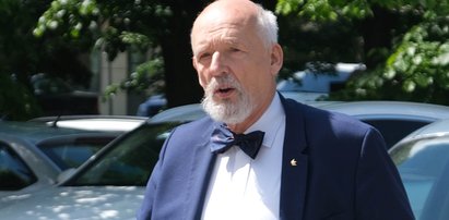 Korwin-Mikke miał stłuczkę. Okazało się, że nie ma ważnego prawa jazdy