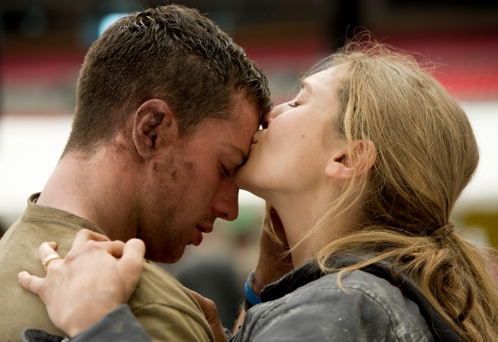 Aaron-Taylor Johnson i Elizabeth Olsen w filmie 'Godzilla'