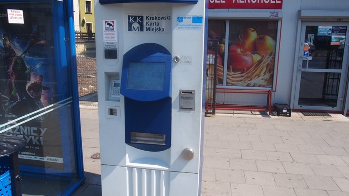 Kupimy w nich bilet tylko za pomocą karty płatniczej lub nowoczesnego telefonu. Chodzi o automaty biletowe w nowych autobusach, które już w piątek pojawią się na krakowskich ulicach.