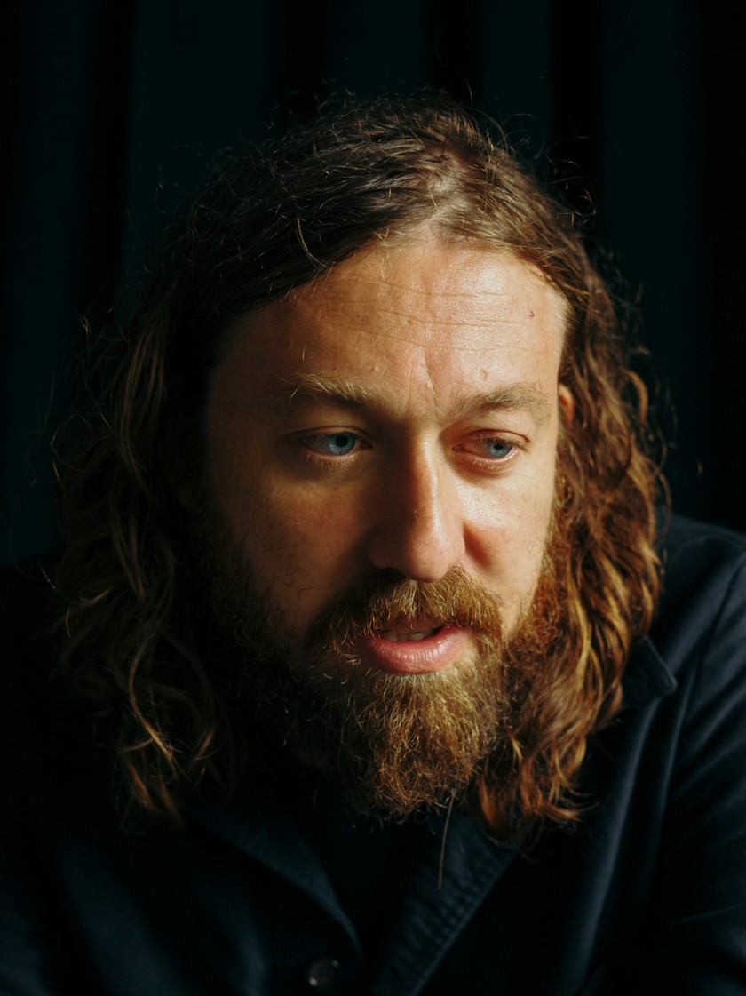 Überlegt: Simon Stone will mit seinen Inszenierungen «das komplizierte Fleisch des Lebens» erforschen.