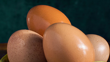 Czy jajka wiejskie faktycznie są lepsze od tych ze sklepu? Ekspertka odpowiada