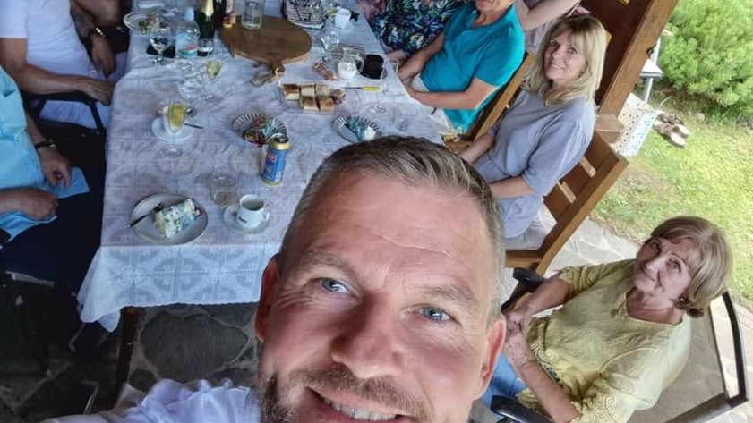 Peter Pellegrini s rodinou, jeho sestra Eva Pellegrini druhá sprava