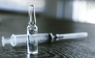 Polfa Tarchomin może wyprodukować 45 mln ampułek szczepionek na Covid-19 rocznie