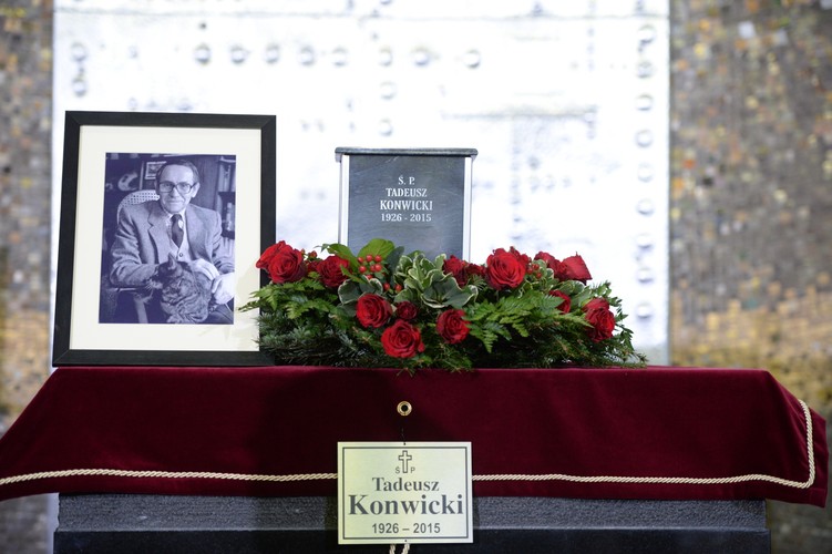 Pogrzeb Tadeusza Konwickiego na Powązkach Wojskowych
