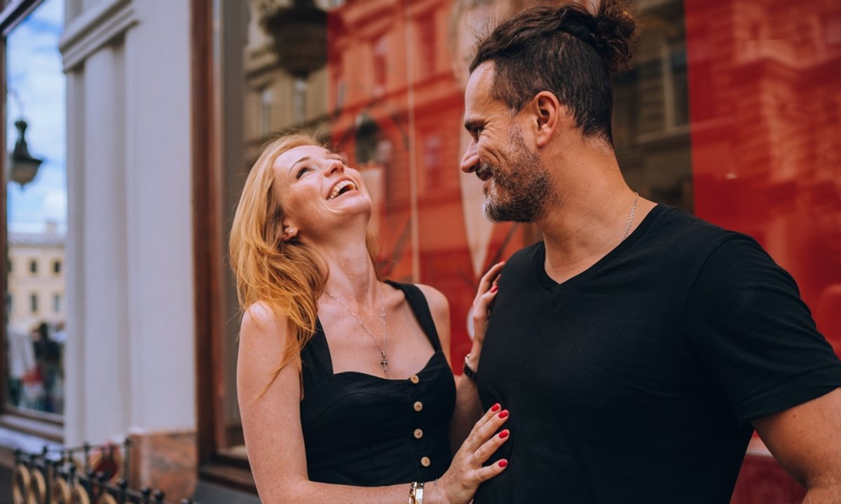 Te znaki zodiaku są mistrzami uwodzenia. Flirtowanie mają we krwi