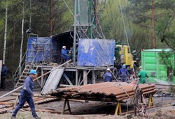 Już 14 dobę ratownicy próbują dotrzeć do uwiezionych górników