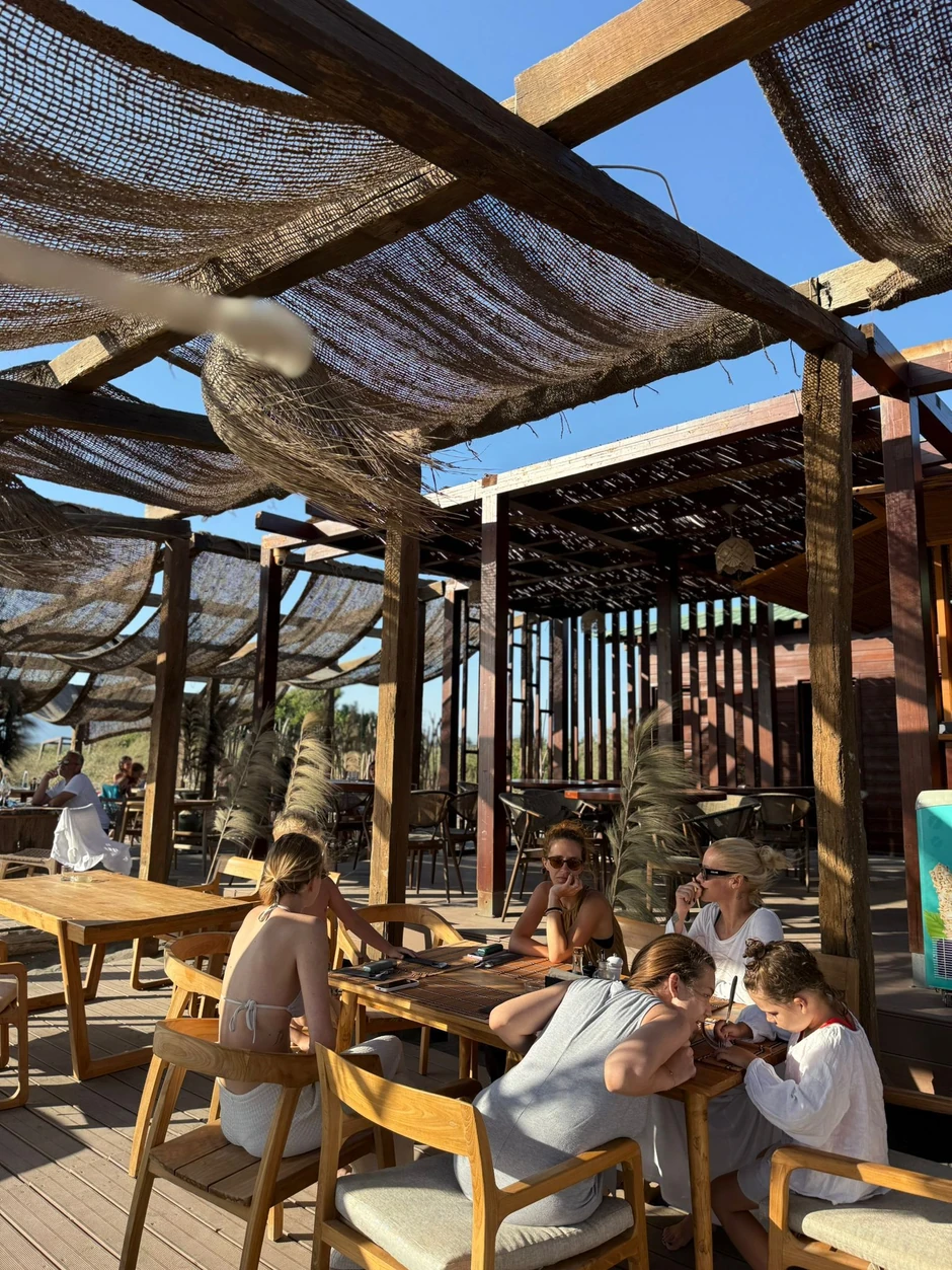 Ekskluzivni paparaco Nataše Bekvalac sa porodicom iz Crne Gore