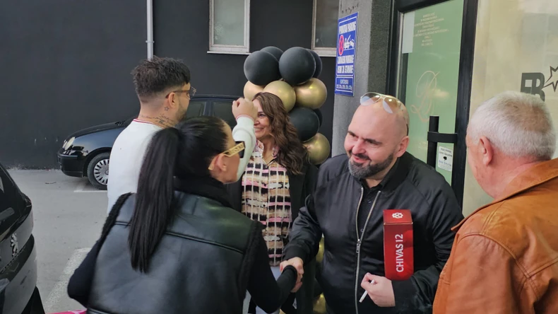 Darko i Kaća došli kod Branke na otvaranje salona