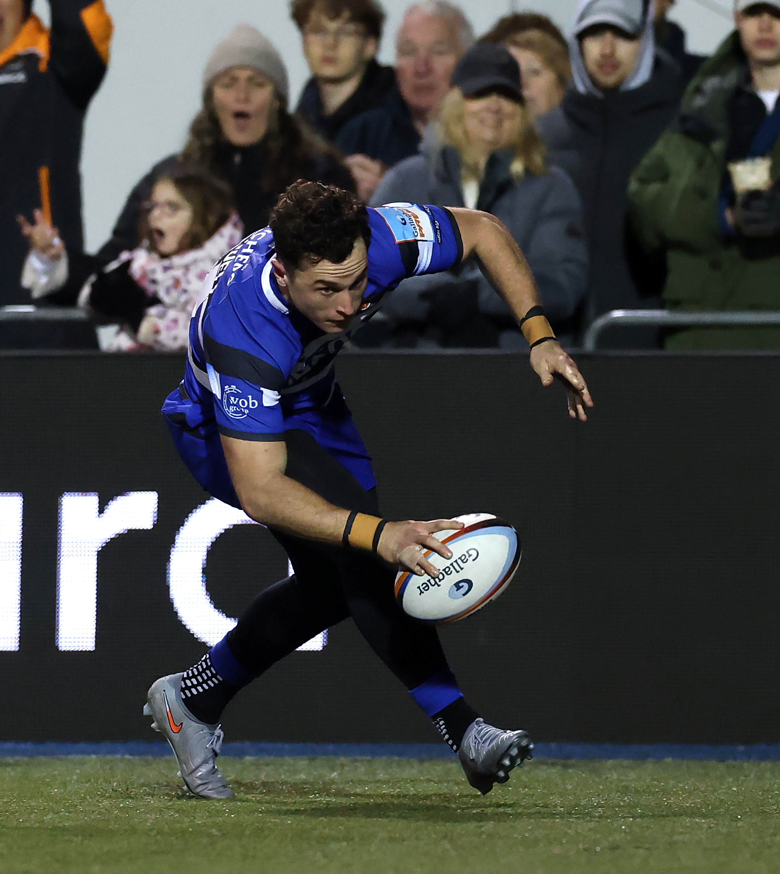 Arundell's 76th-minute winner sends Bath top of Premiership