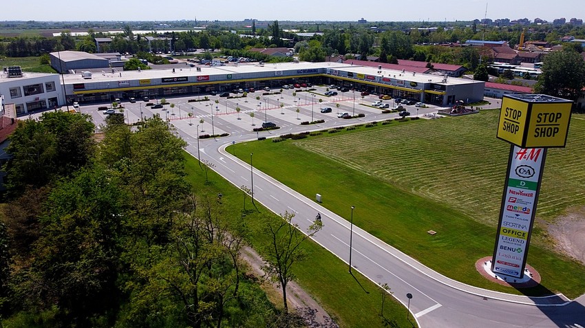 "Stop Shop", najveći tržni centar u Subotici