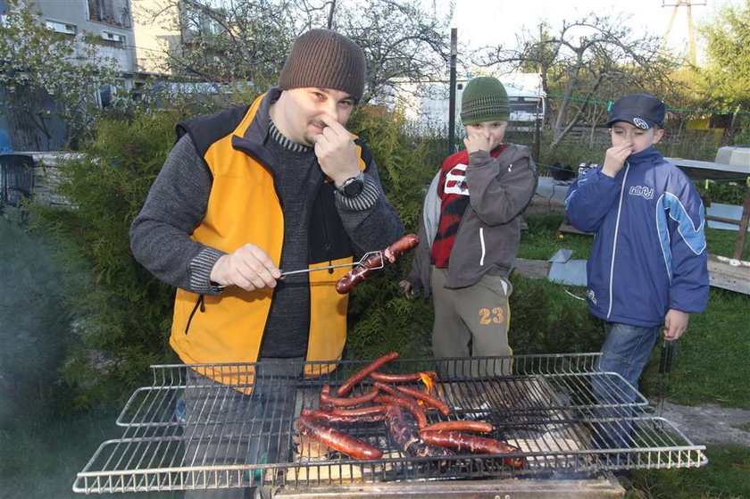 Kiełbasa na grilla jest słabej jakości