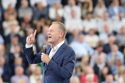 Tusk straszy końcem 500 plus i wysokimi rachunkami. Składa też obietnice wyborcze