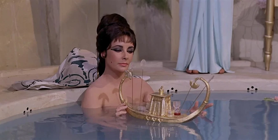 Elizabeth Taylor jako Kleopatra