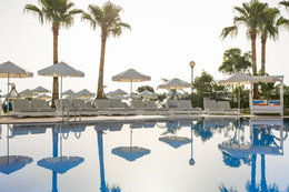 Zaplanuj słoneczne wakacje na Cyprze. Polecamy hotele 200 m od plaży