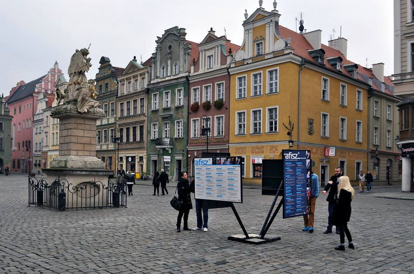 Czym żyje Poznań? Turyści dowiedzą się z ulotek, poznaniacy z afiszy