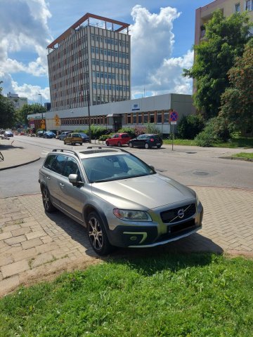 Strażnicy miejscy biorą się za ''mistrzów parkowania''. Odholowano auta z ul. Żołnierskiej i Głowackiego [ZDJĘCIA]